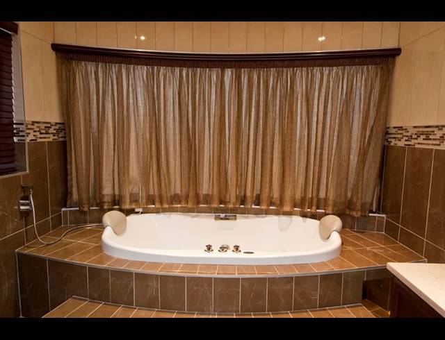 6 BEDROOM HOUSE FOR SALE IN BALLITO CENTRAL